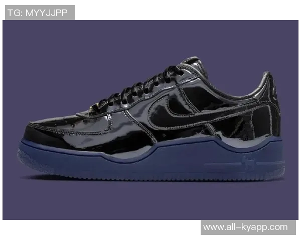 詹姆斯专属AF1即将发售超大皇冠Logo设计引发球迷热议